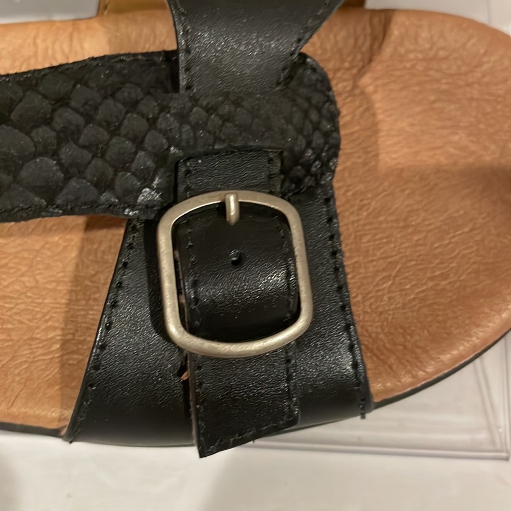 Clarks Cushion Soft Sandals - Picture 3 of 7